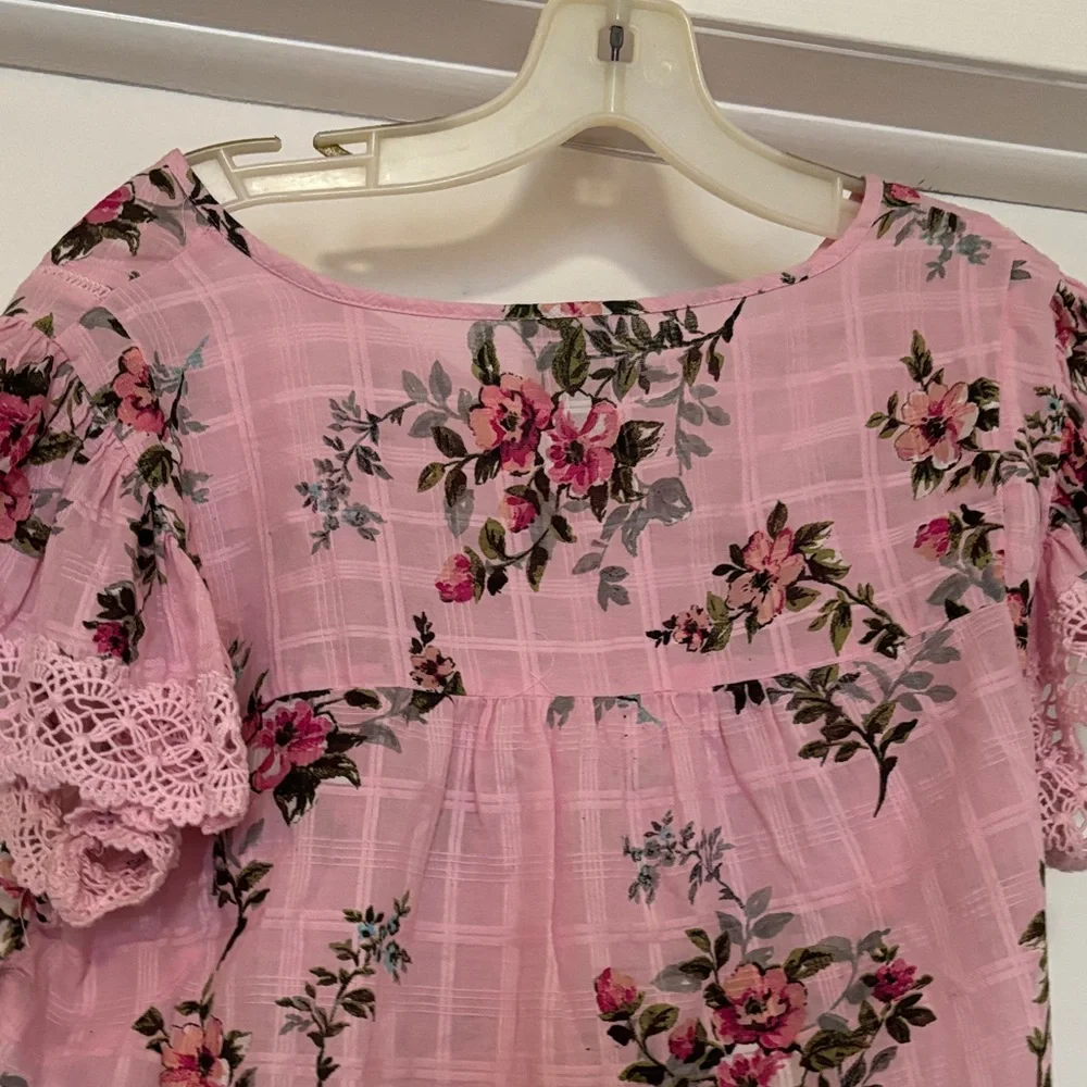 Chic Floral Lace-Trimmed Blouse in Pink - Picture 7 of 7